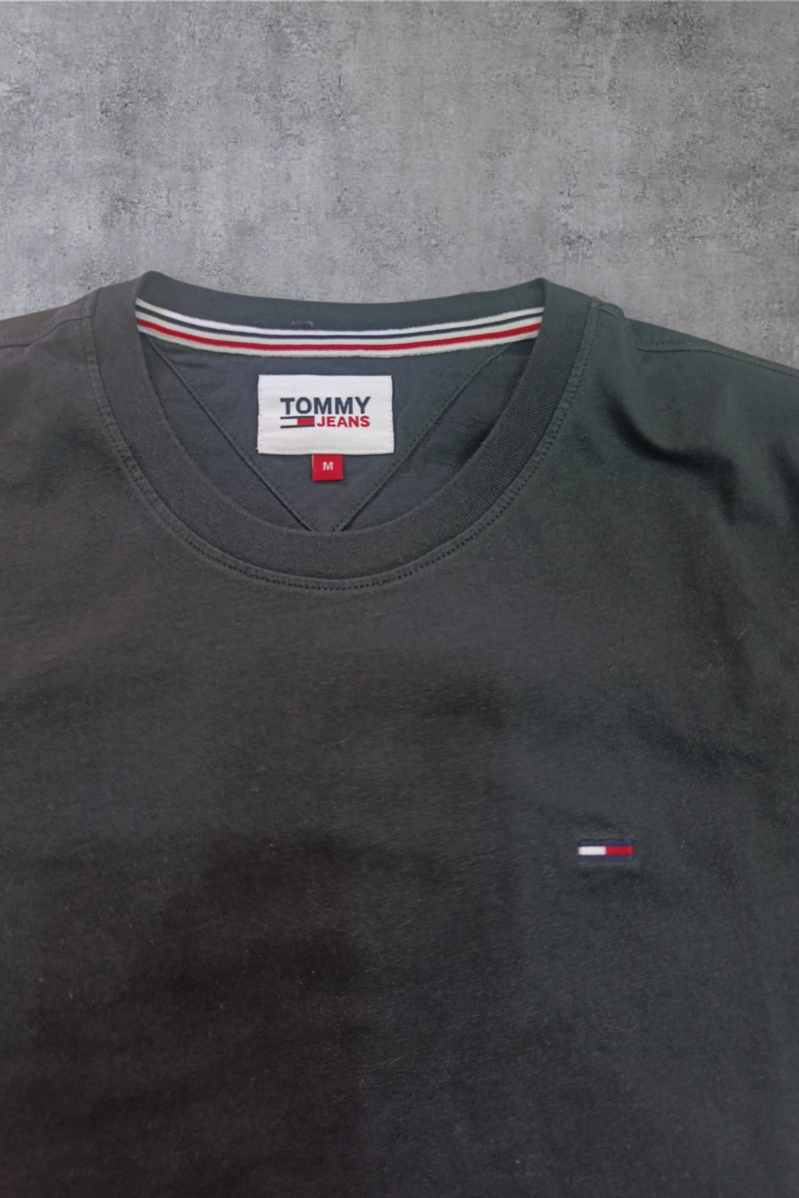 | Camiseta Tommy Hilfiger Hombre | Negra | Talla M | Muy buen estado | – photo 2